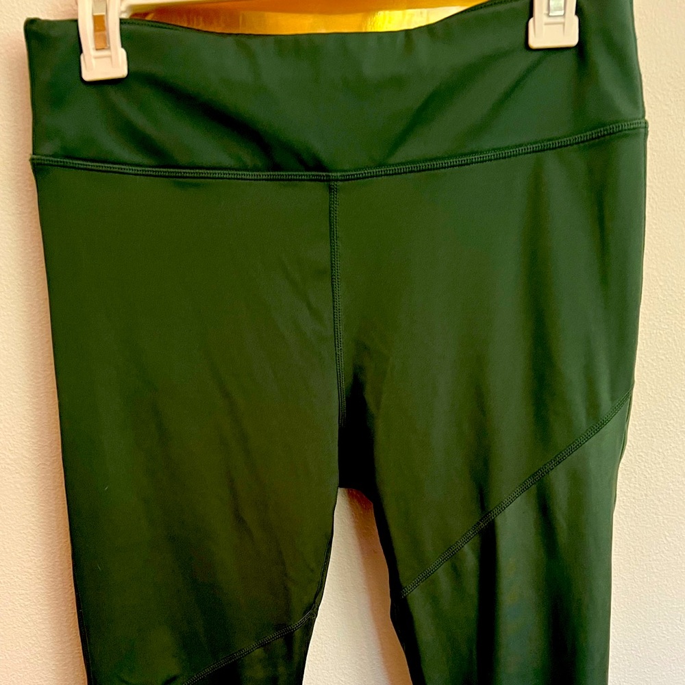 Green Fabletics Leggins.